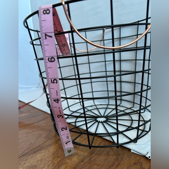 Set of 2 wire baskets with copper handles - Picture 3 of 3